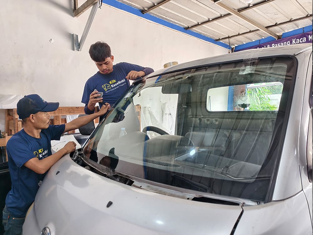 7 Tips Mudah Merawat Kaca Mobil
